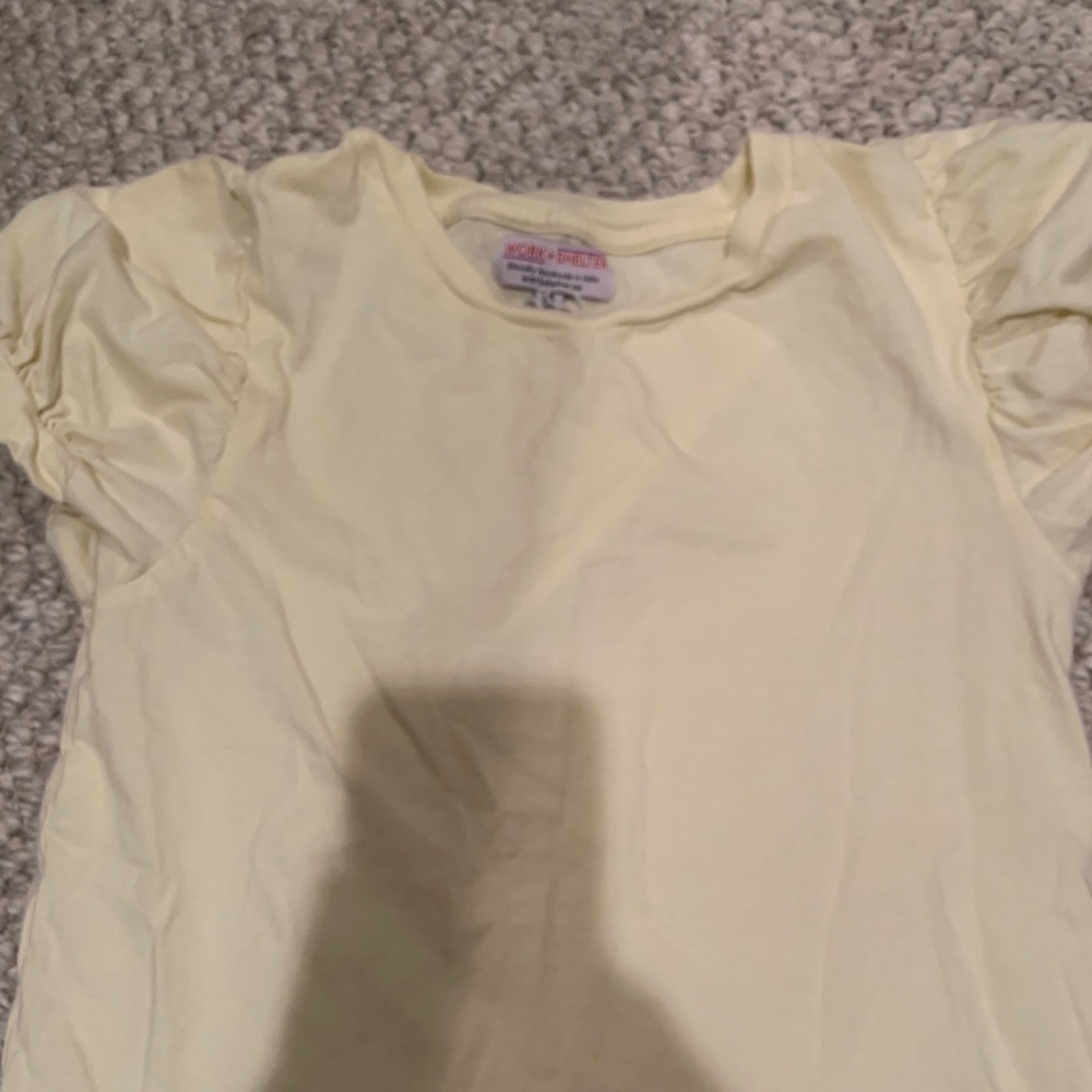 A yellow tee